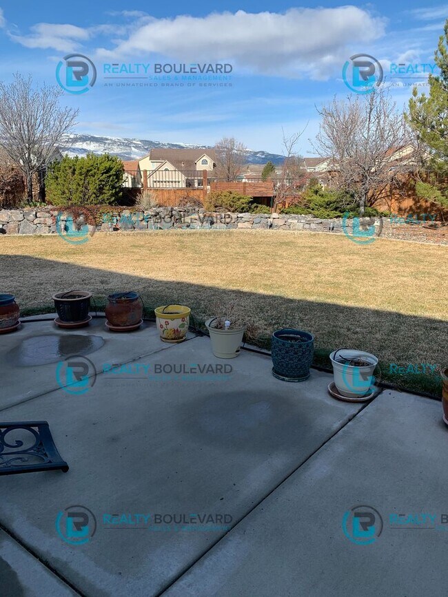 Building Photo - Beautiful 3 Bedroom, 2Bath, 3 Car Garage home in South Reno With Large Back Yard and Hot Tub!
