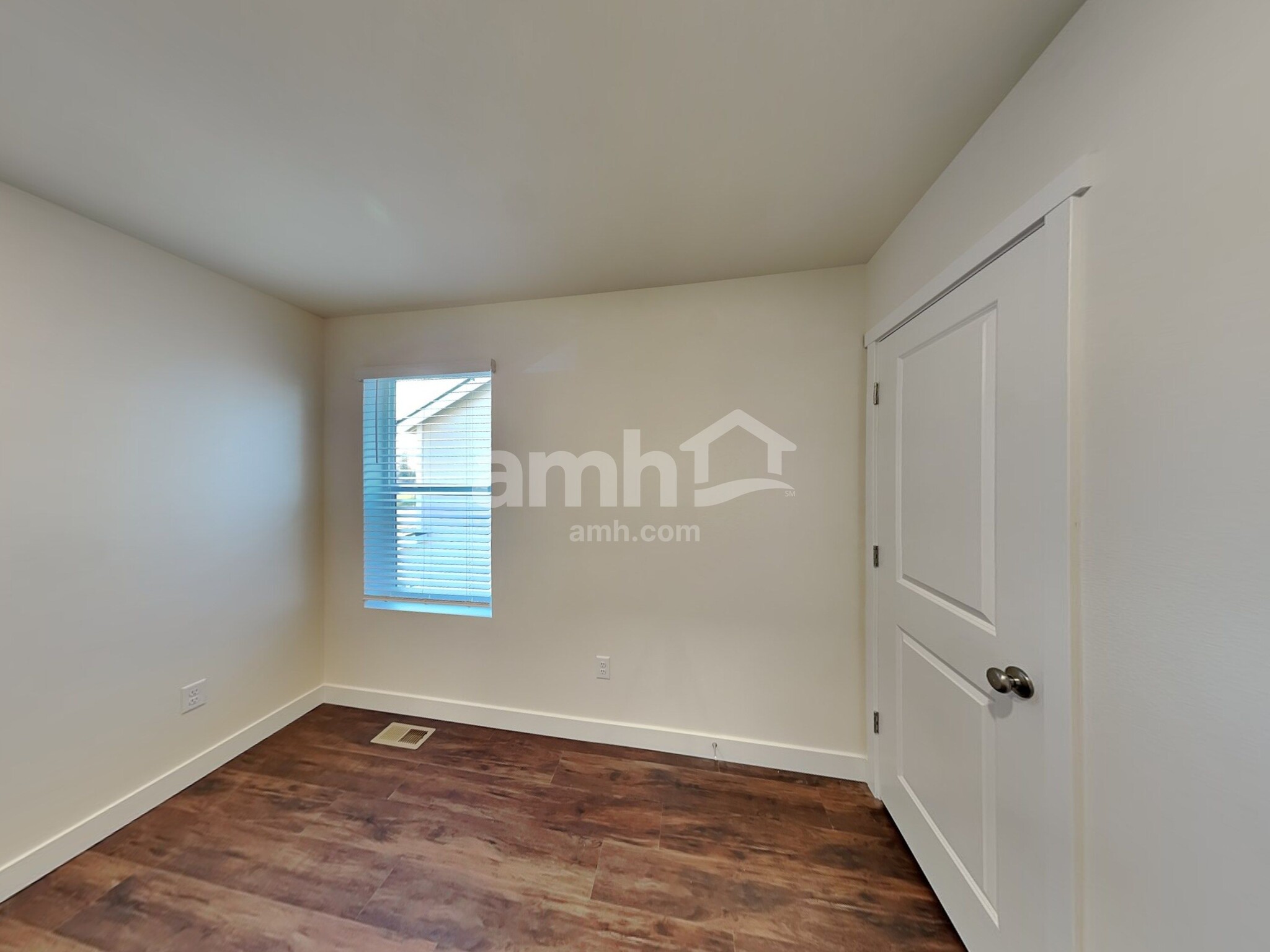 Building Photo - 4903 85th Dr NE