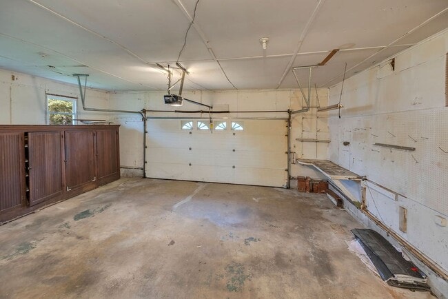 Building Photo - 515 Maddox Dr