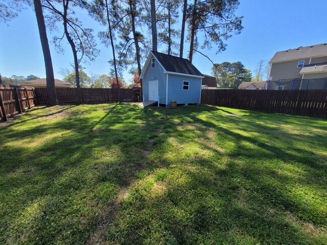 Building Photo - Beautiful & Spacious 4 bedroom, 2.5 bath h...