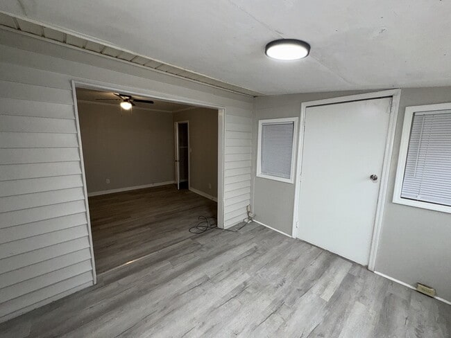 Building Photo - 1126 Barbara Ann Dr