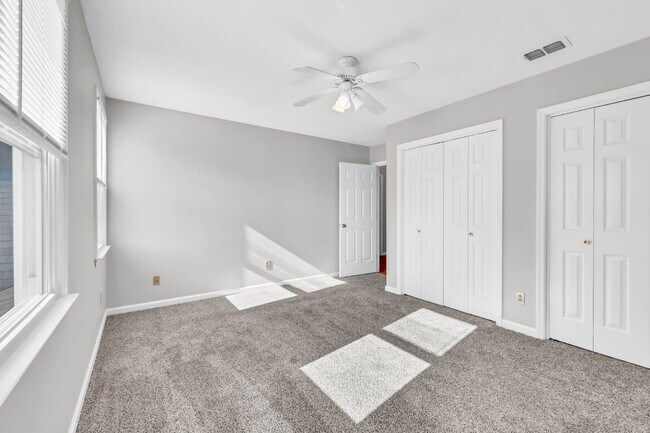 Building Photo - Spacious 3 Bedroom and 2.5 Bathroom