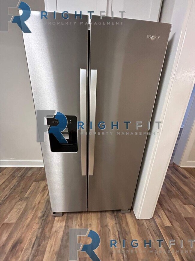 Building Photo - Newly Renovated House in Columbus