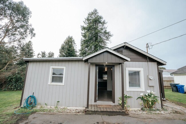 Building Photo - Charming Single Family Home In McKinleyville