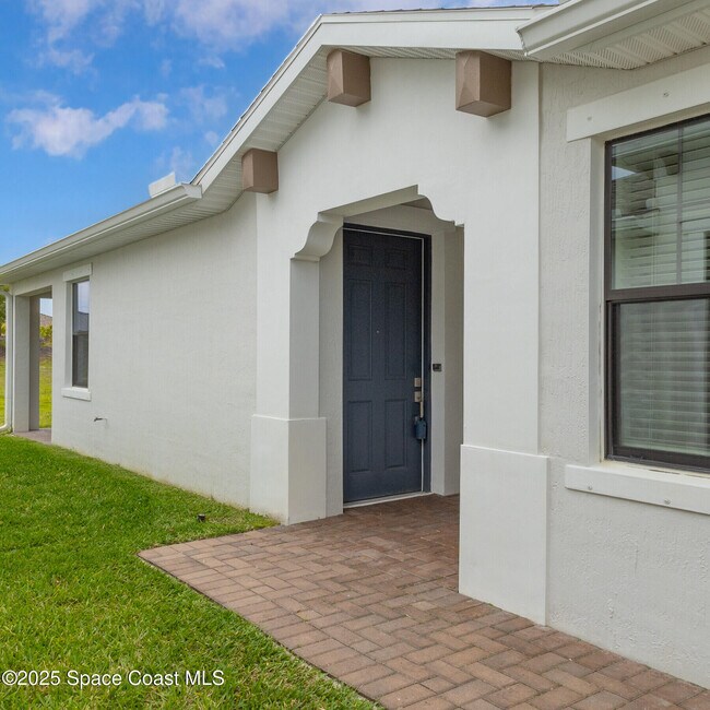 Building Photo - 2490 Treasure Cay Ln