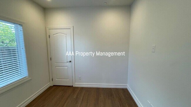 Building Photo - Walnut Creek, Beautiful 2 bedroom 2 bathroom home, Great location!