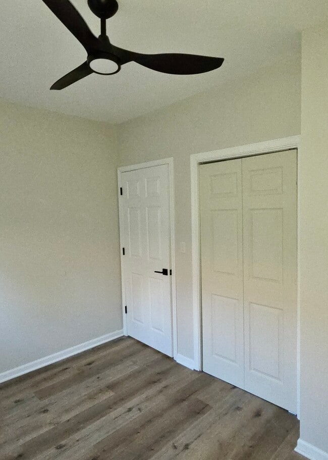 Building Photo - 6439 S St Lawrence Ave