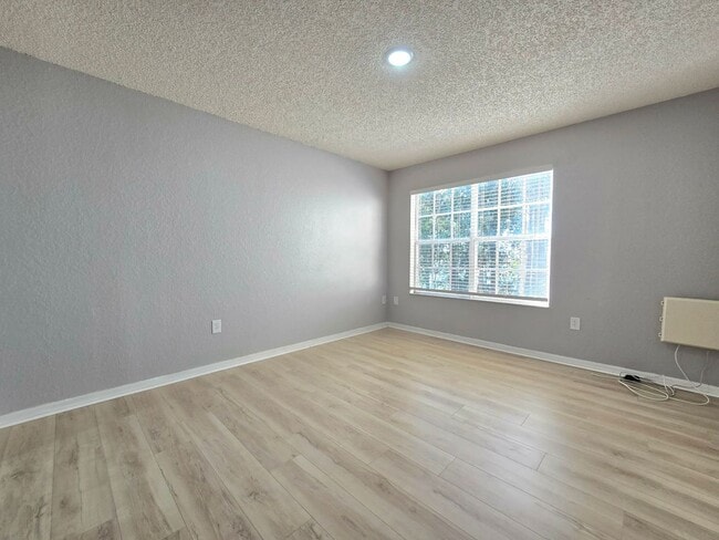 Building Photo - Beautiful 2BR/2BA Condo in Sunset Lakes – Lake & Tree Views!