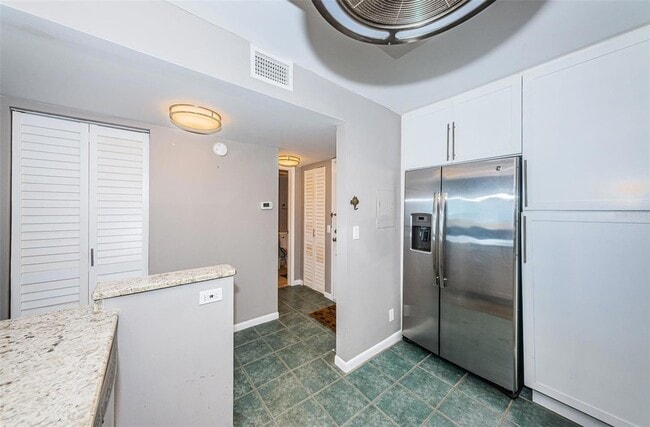 Building Photo - 6104 Palma Del Mar Blvd S