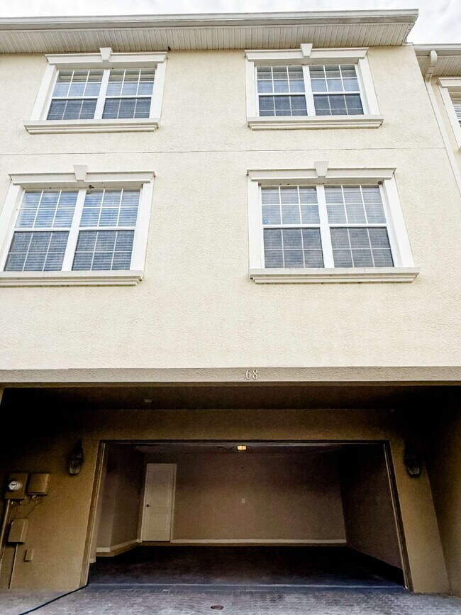 Building Photo - 10144 Arbor Run Dr