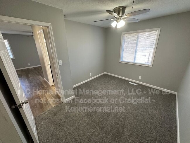 Building Photo - 10906 W 95th St