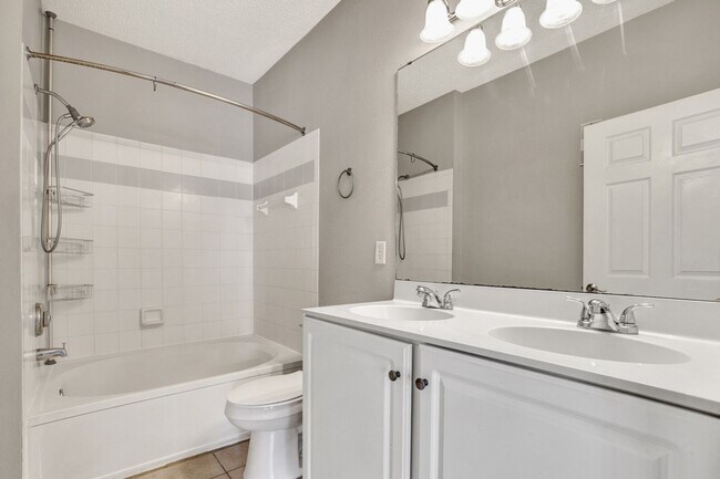 Building Photo - 3 bedroom/ 2 bathroom condo next to St Johns Town Center