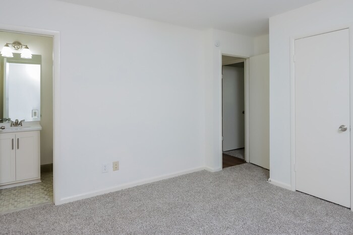 Building Photo - 101 Montview Ct