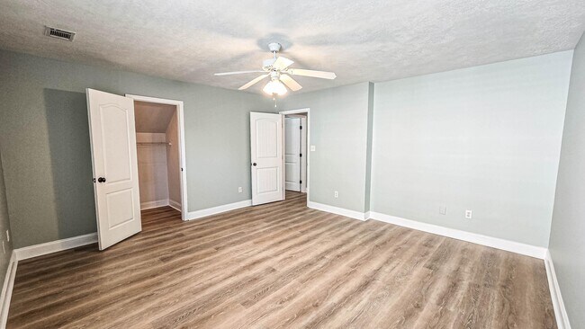 Building Photo - 831 Landing Dr