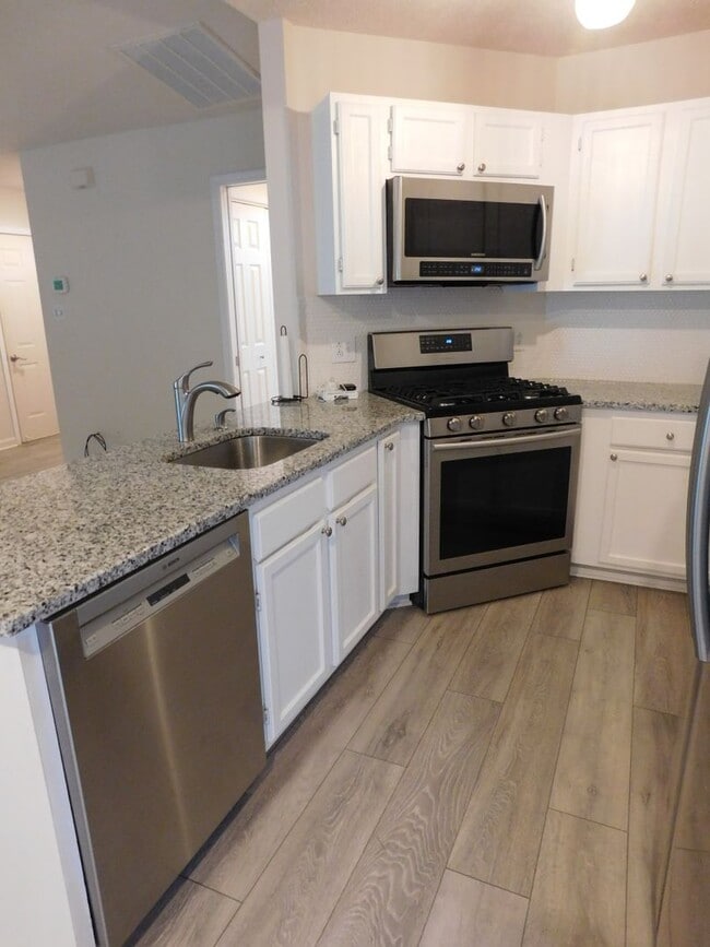 Building Photo - 225 Tobiano Dr