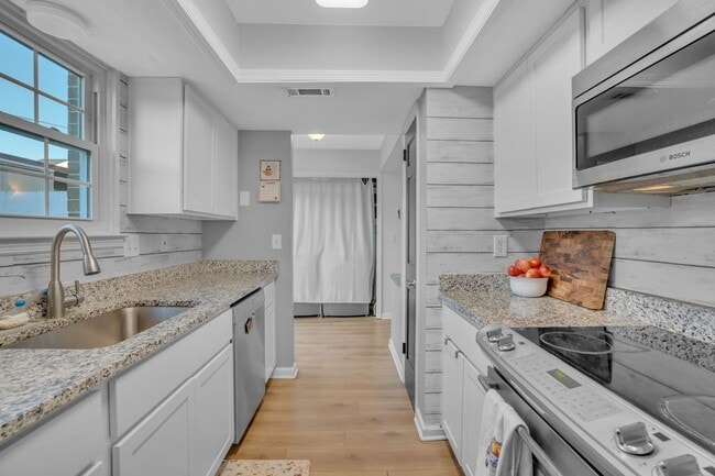 Building Photo - 4001 Anderson Rd