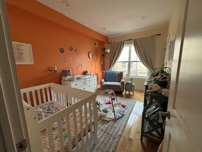 Building Photo - 527 Titan St