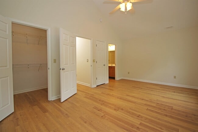 Building Photo - 2411 Avonlea Ln