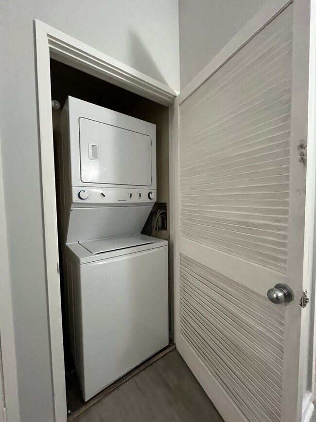 Building Photo - 438 Gaskill St