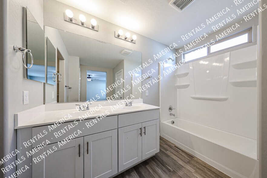 Building Photo - 932 Kachina Dr