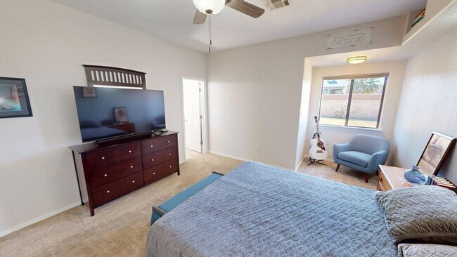 Building Photo - 3-Bedroom/2.5-Bathroom in Alamogordo, NM
