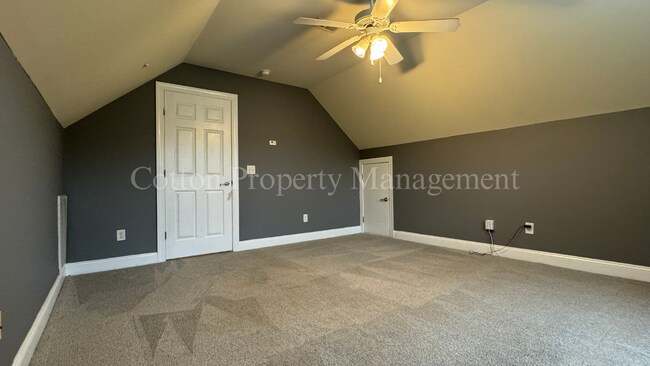 Building Photo - 4BR/3BA Well appointed home in the gated c...