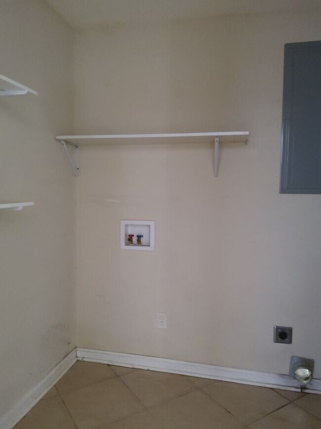 Building Photo - Cozy Three Bedroom Home!