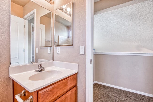 Building Photo - 11717 Lapstone Way