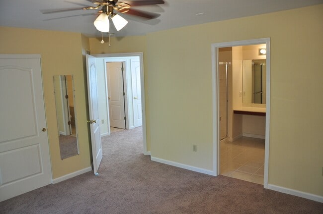 Building Photo - 470 Summit Tree Ct