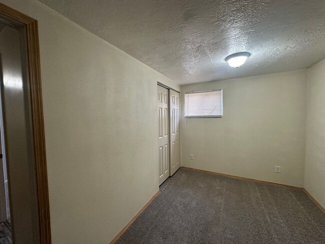 Building Photo - Spacious 3 Bed Duplex