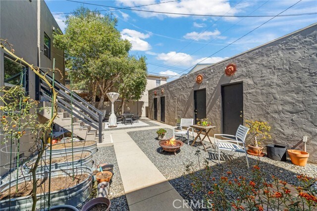 Building Photo - 1142 Bennett Ave