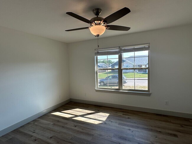 Building Photo - Now LEASING in Summit Pass! Available May 18, 2026!