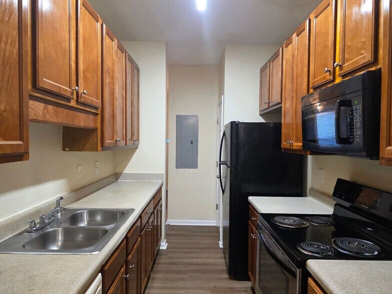 Building Photo - 213 Shenandoah Dr