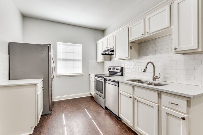 Building Photo - 3518 8th Ave