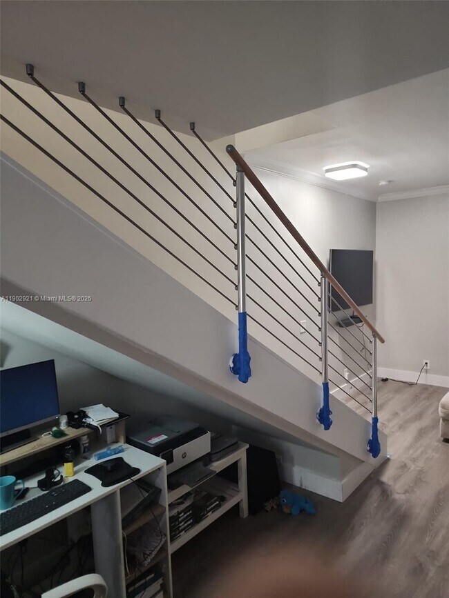 Building Photo - 1002 Sevilla Cir