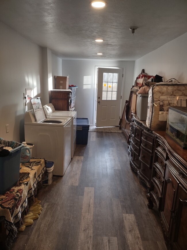 Laundry/mud room. Laundry appliances included - 11257 S Cedar View Cir