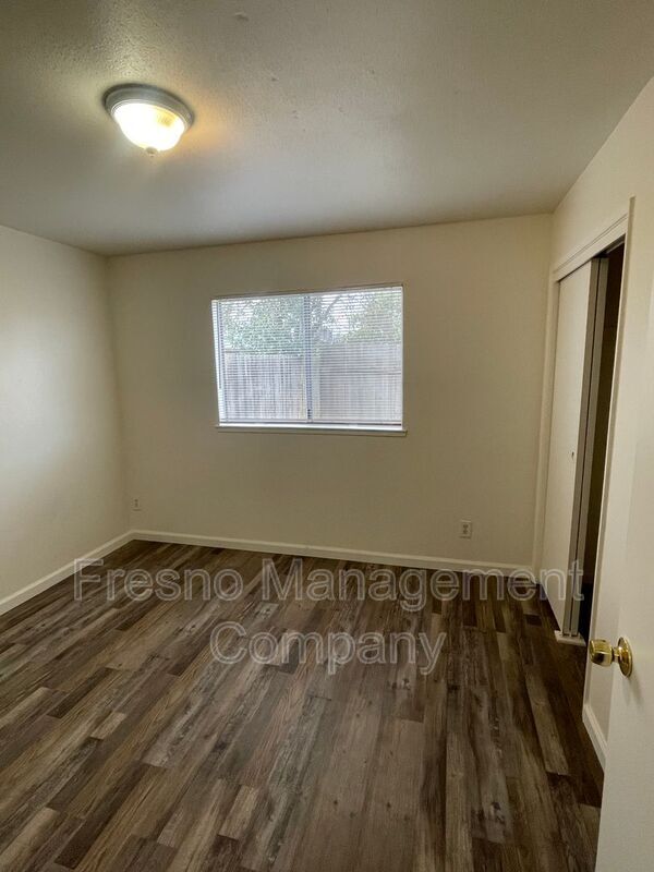 Building Photo - 4033 N Milburn Ave