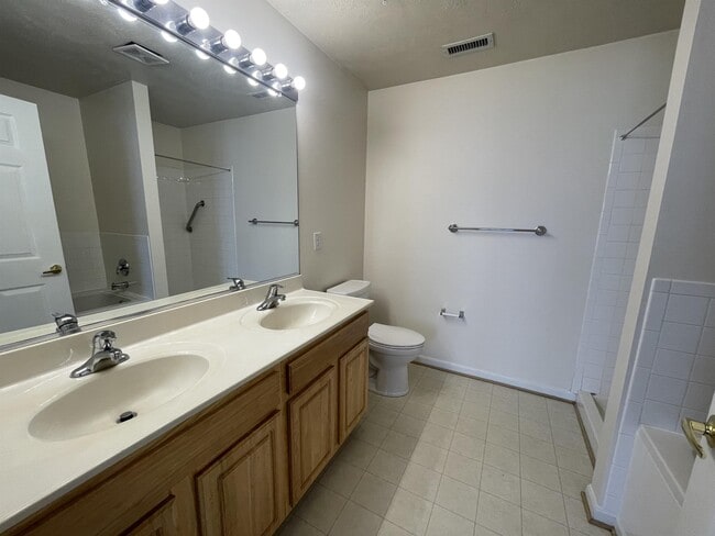 Building Photo - 45512 Westmeath Way