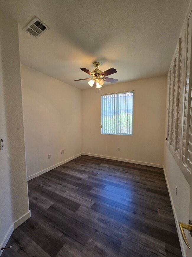 Building Photo - A Fabulous 3 Bedroom Home in Seven Hills