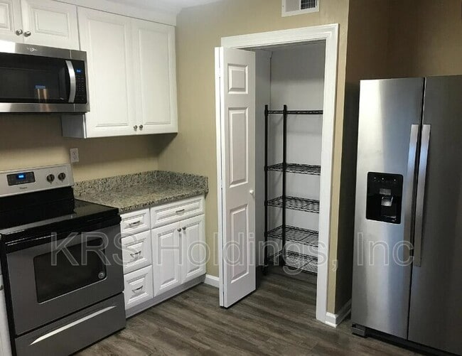 Building Photo - 3320 Lyons Ave