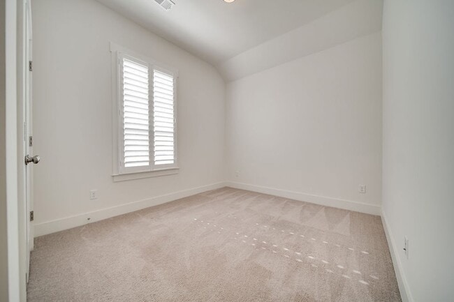 Building Photo - 279 Tanglewood Ln