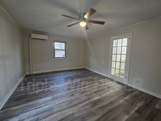 Building Photo - 608 W Martin St