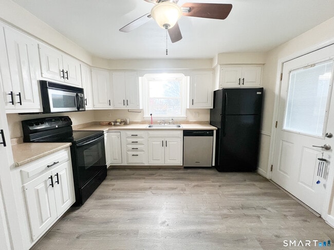 Building Photo - 458 Meadowside Rd