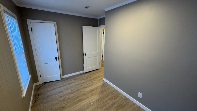 Building Photo - 404 W 5th St