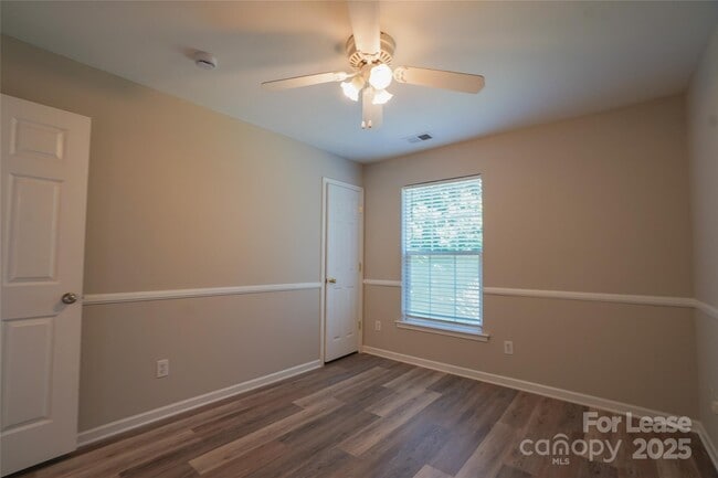 Building Photo - 2411 Normancrest Ct