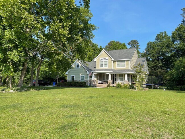 Primary Photo - CASTLE LAKES - HOME W/ POOL