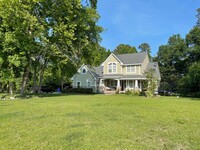 Building Photo - CASTLE LAKES - HOME W/ POOL
