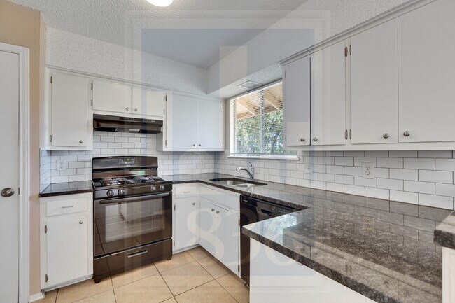 Building Photo - 8701 Clarewood Dr