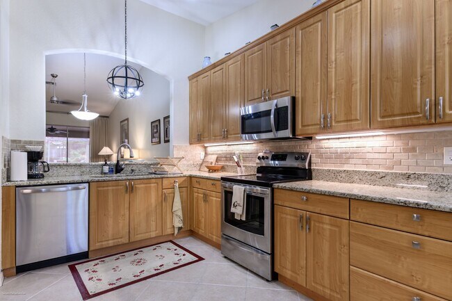 Building Photo - IMMACULATE TURNKEY FURNISHED- NEAR TWIN ISLES COUNTRY GOLF CLUB