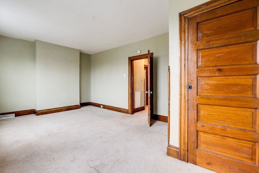 Building Photo - 405 Edgemont St